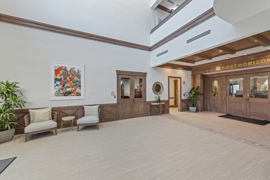 More Photos Of 599 9th St N, Naples Medical For Lease