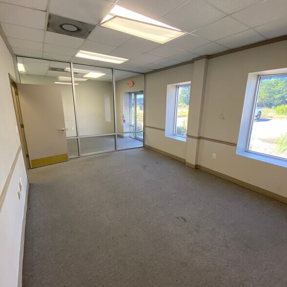 More Photos Of 100 Commerce Ct, Rincon Industrial For Lease