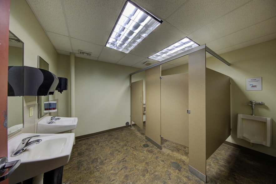 More Photos Of 180 Ushers Rd, Round Lake Warehouse For Sale