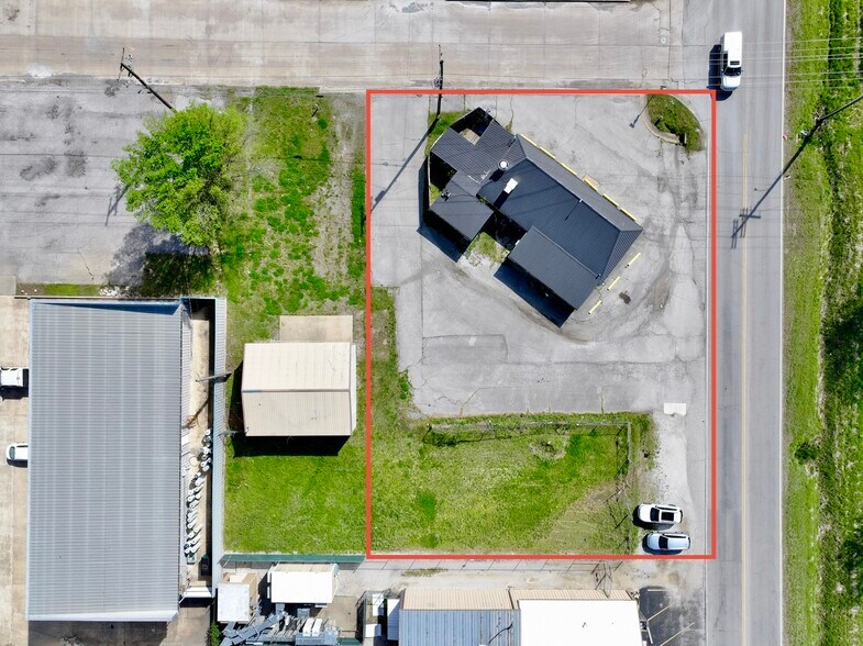 More Photos Of 500 N J. M. Davis Blvd, Claremore Restaurant For Sale