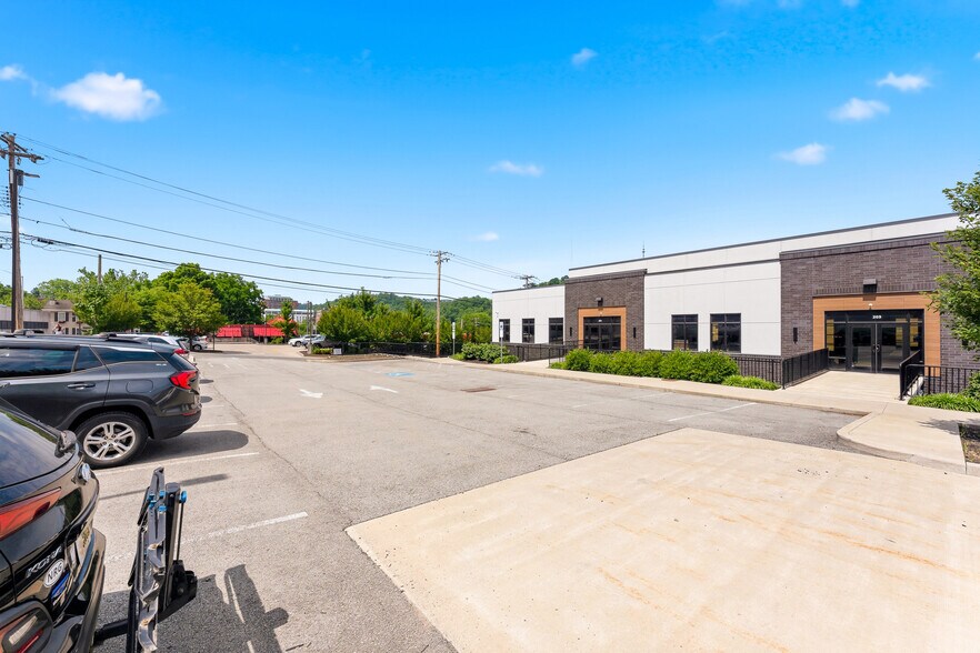 More Photos Of 1050 University Ave, Morgantown Storefront Retail Office For Lease
