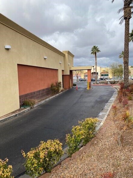 More Photos Of 1450 W Horizon Ridge Pky, Henderson Unknown For Lease