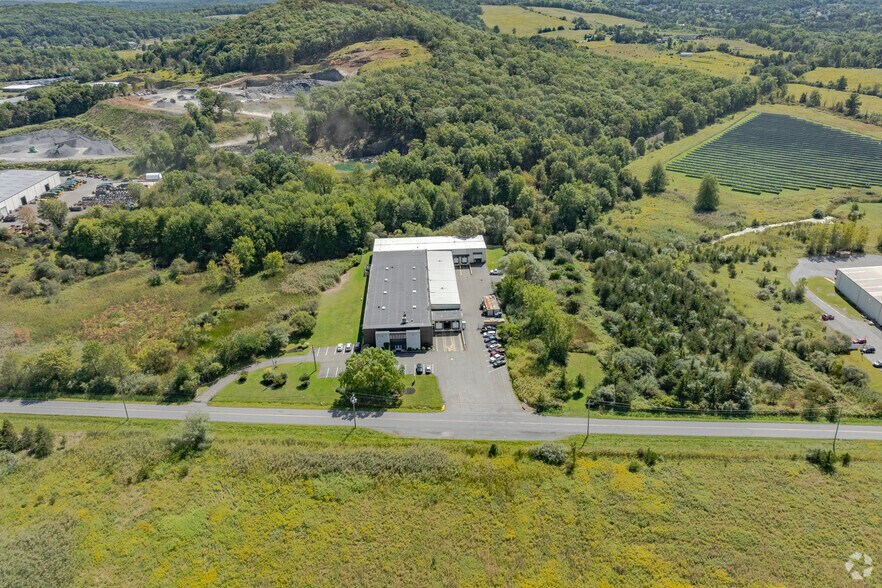 More Photos Of 173 Black Meadow Rd, Chester Warehouse For Lease