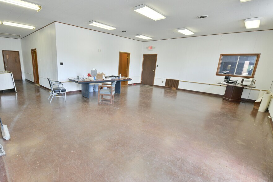 More Photos Of 1150-1160 Newark Rd, Zanesville Warehouse For Sale