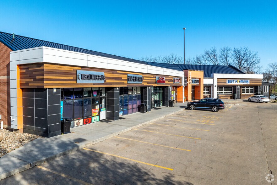 More Photos Of 1300 50th St, West Des Moines Unknown For Lease