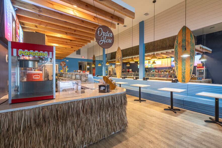 More Photos Of 110 E Broughton St, Savannah Storefront For Lease