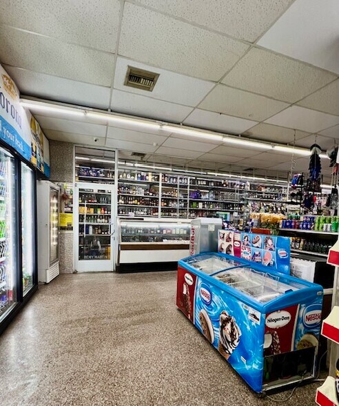 More Photos Of 5021 Wyoming St, Dearborn Convenience Store For Sale