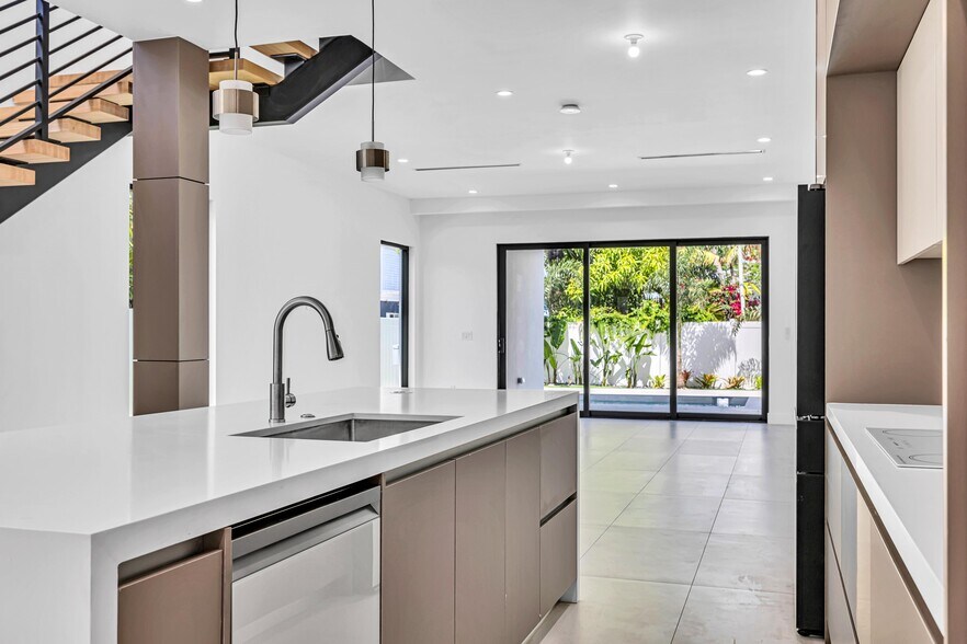 More Photos Of 1233 NE 12th Ave, Fort Lauderdale Apartments For Sale