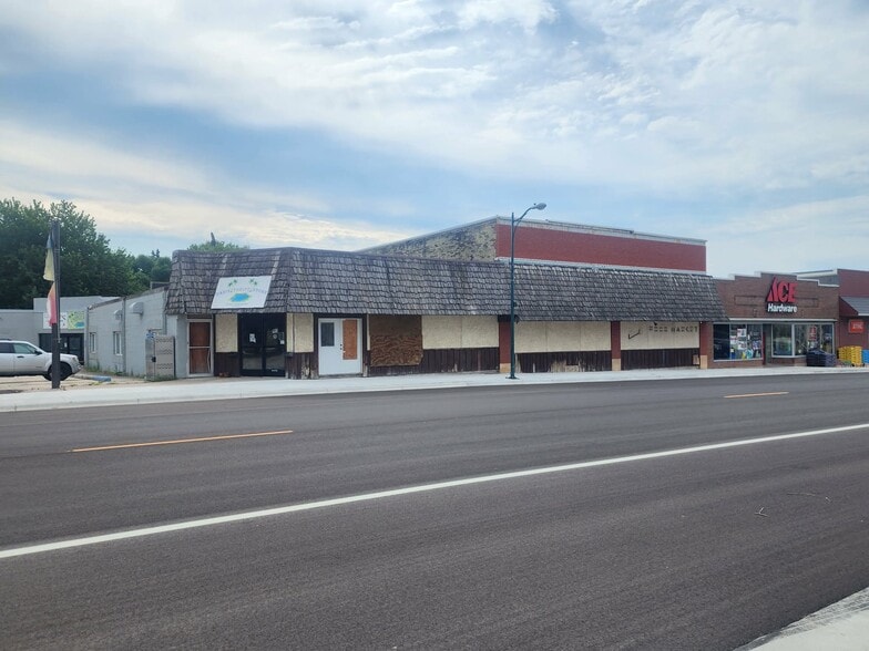 More Photos Of 920 10th St, Clarkfield Storefront For Sale