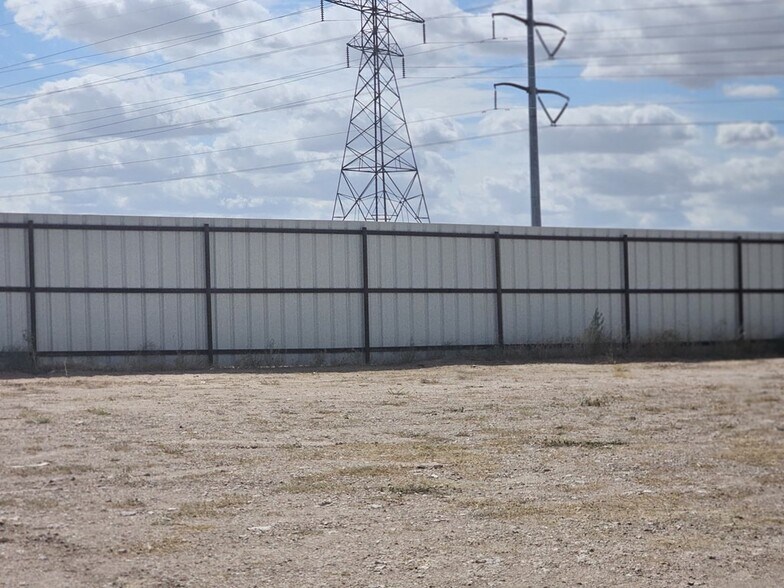 More Photos Of 11010 W Joan Dr, Odessa Warehouse For Lease