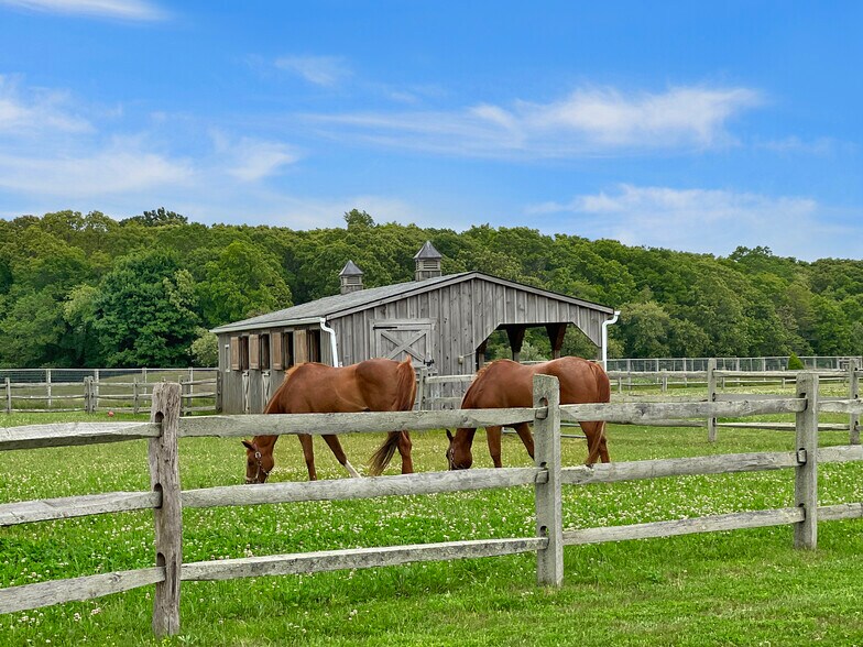 More Photos Of 1200 Cross River Dr, Riverhead Horse Stables For Sale
