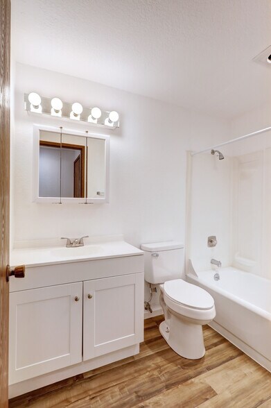 More Photos Of 12607 NE 119th St, Kirkland Apartments For Sale