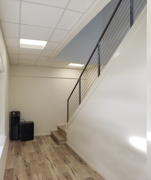 More Photos Of 22700 Lyons Ave, Newhall Office For Lease