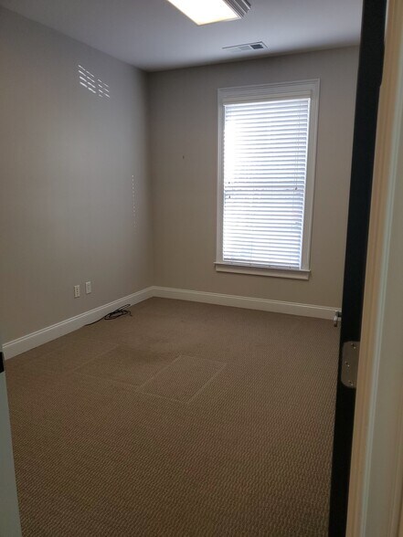 More Photos Of 5400 Laurel Springs Pky, Suwanee Office Residential For Lease