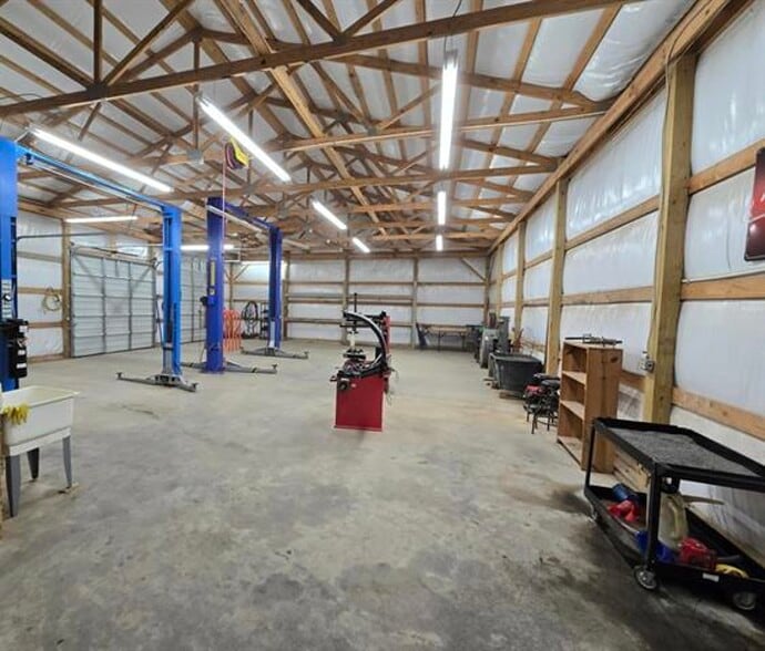 More Photos Of 6906 62/412 Highway, Viola Auto Repair For Sale