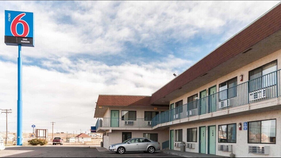 More Photos Of 1860 E Main St, Green River Hotel For Sale