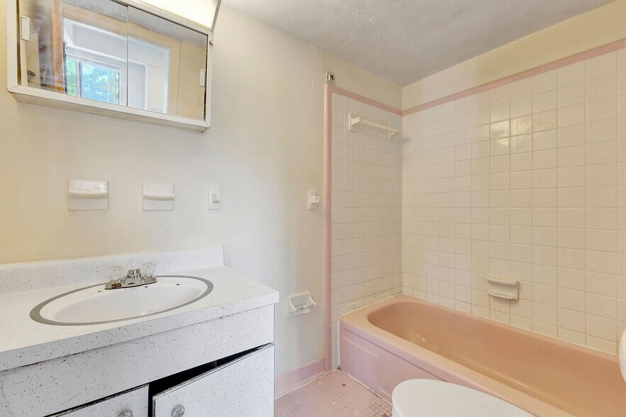 More Photos Of 3331 Parkcrest Ln, Cincinnati Apartments For Sale