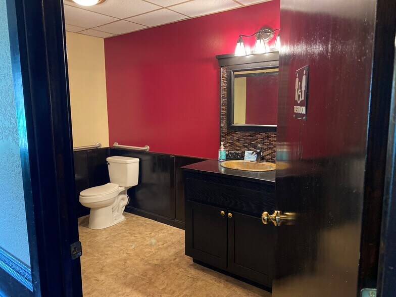 More Photos Of 2926 Pine Ave, Erie Office For Sale
