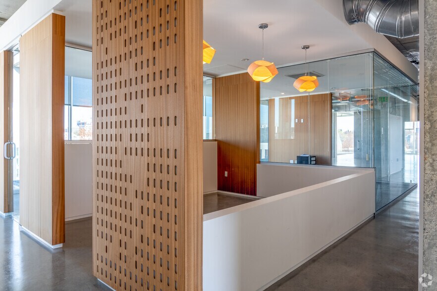 More Photos Of 524-542 E Burnside St, Portland Office For Sale