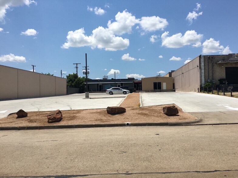 More Photos Of 2908 Cullen St & 2921 Shamrock Ave, Fort Worth Service For Sale