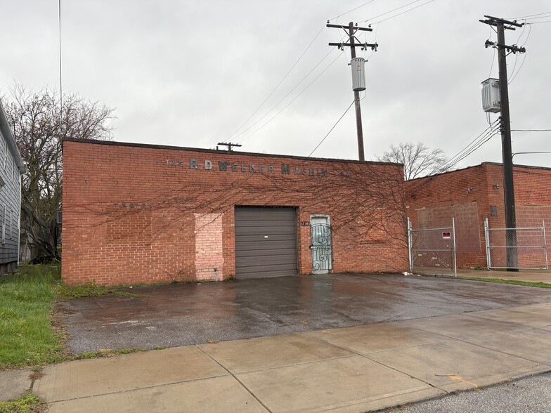 Primary Photo Of 718 E 163rd St, Cleveland Warehouse For Sale