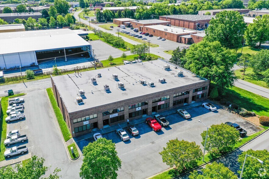More Photos Of 340-342 Crompton St, Charlotte Light Manufacturing For Lease