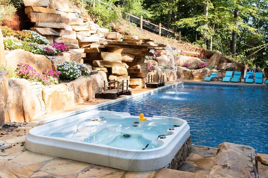 More Photos Of 2003 Bend of the Riv, Hiawassee Lodge Meeting Hall For Sale