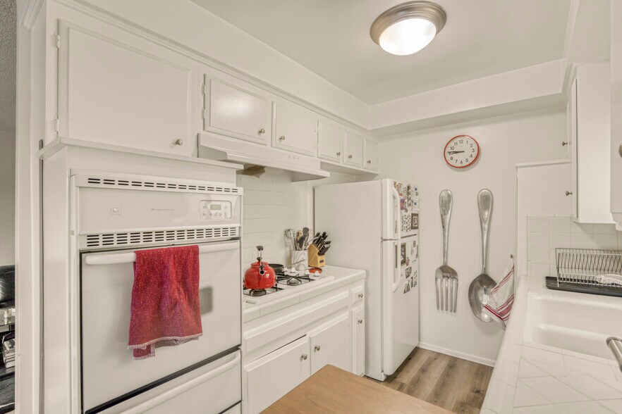 More Photos Of 1027 N Ogden Dr, Los Angeles Apartments For Sale