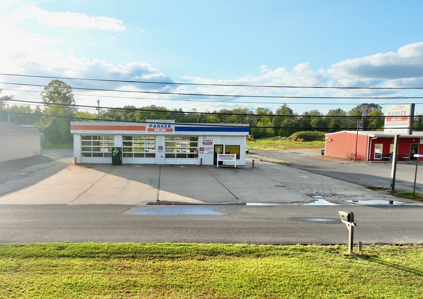 Primary Photo Of 38 Main St, Benton Auto Repair For Sale