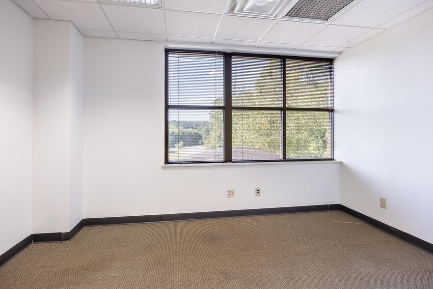 More Photos Of 3855 N Ocoee St, Cleveland Office For Sale