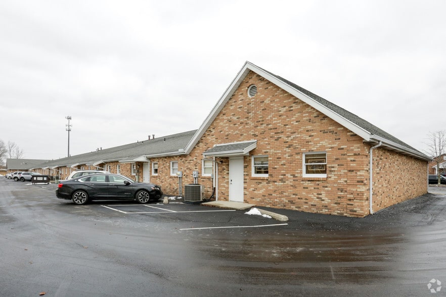 More Photos Of 2177-2253 Olympic St, Springfield Office For Lease