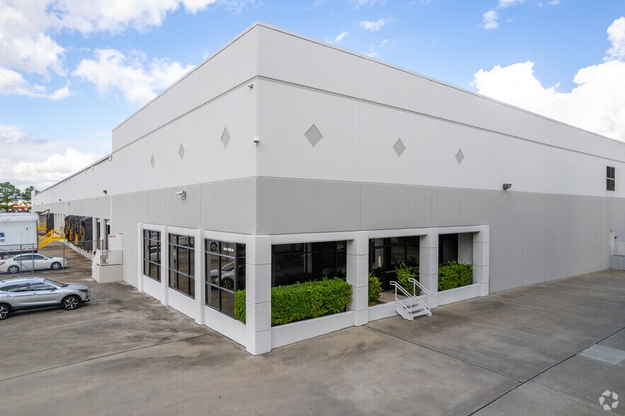 More Photos Of 11711 Clay Rd, Houston Warehouse For Lease