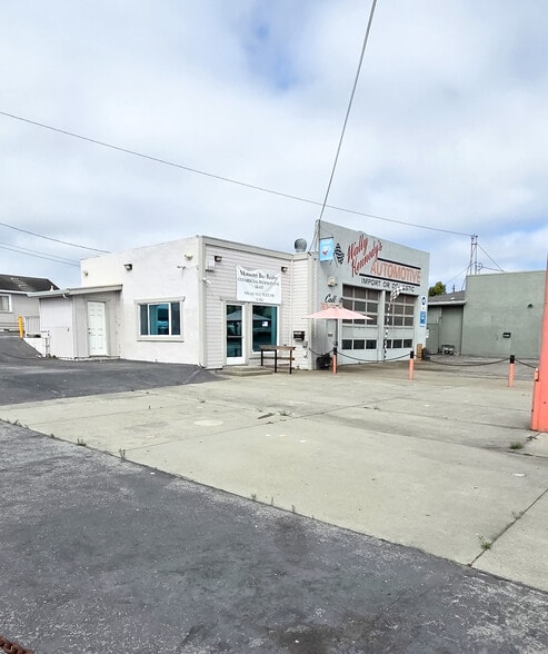 More Photos Of 2001 Freedom Blvd, Freedom Auto Dealership For Sale