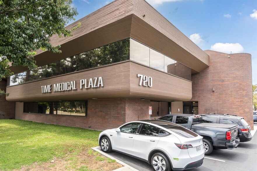 Primary Photo Of 720 N Tustin Ave, Santa Ana Medical For Lease