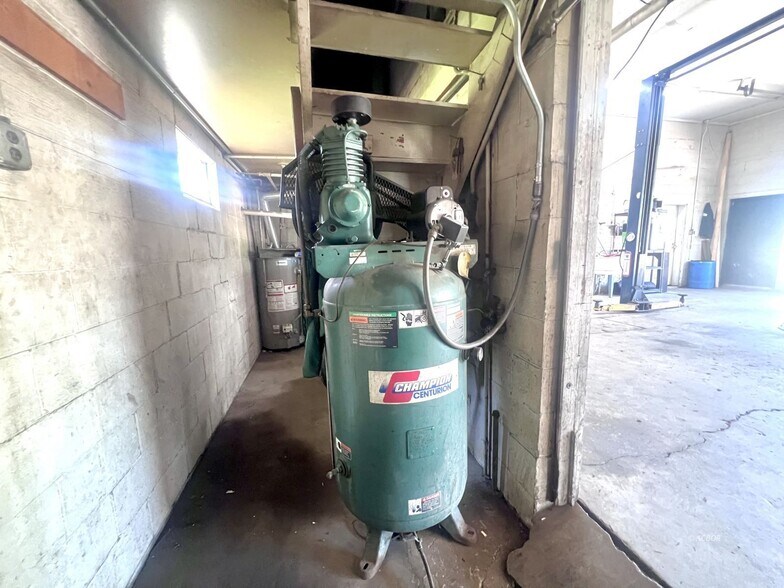 More Photos Of 751 Jackson Pike, Gallipolis Auto Repair For Sale