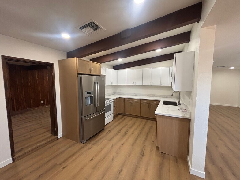 More Photos Of 3335 N 16th St, Phoenix Loft Creative Space For Lease
