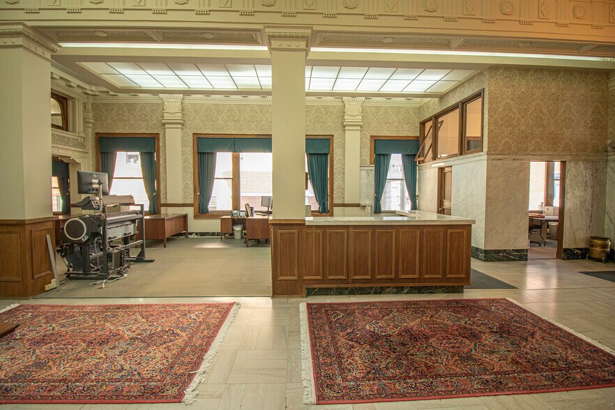 More Photos Of 301 Columbia St, Lafayette Office For Sale