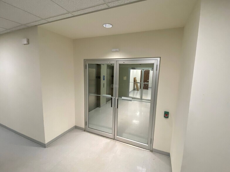 More Photos Of 590 Naamans Rd, Claymont Office For Lease