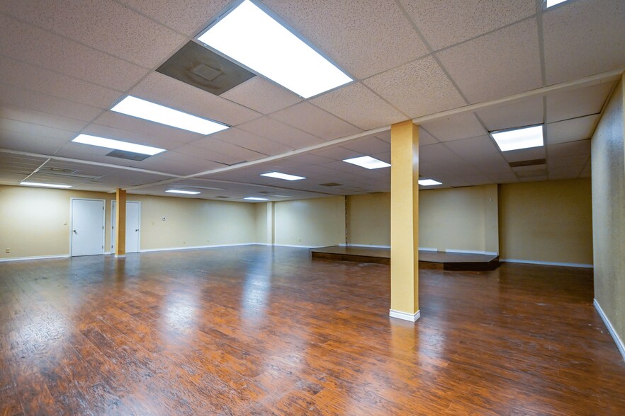 More Photos Of 3603 Fredericksburg Rd, San Antonio Storefront For Sale