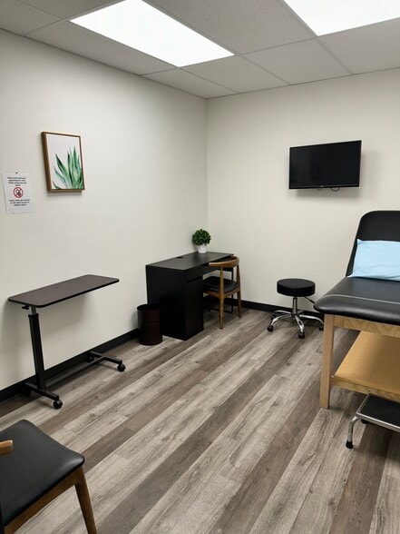 More Photos Of 1302 N Stanton St, El Paso Medical For Sale