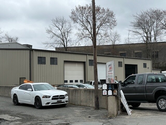 More Photos Of 17 New Salem St, Wakefield Manufacturing For Sale