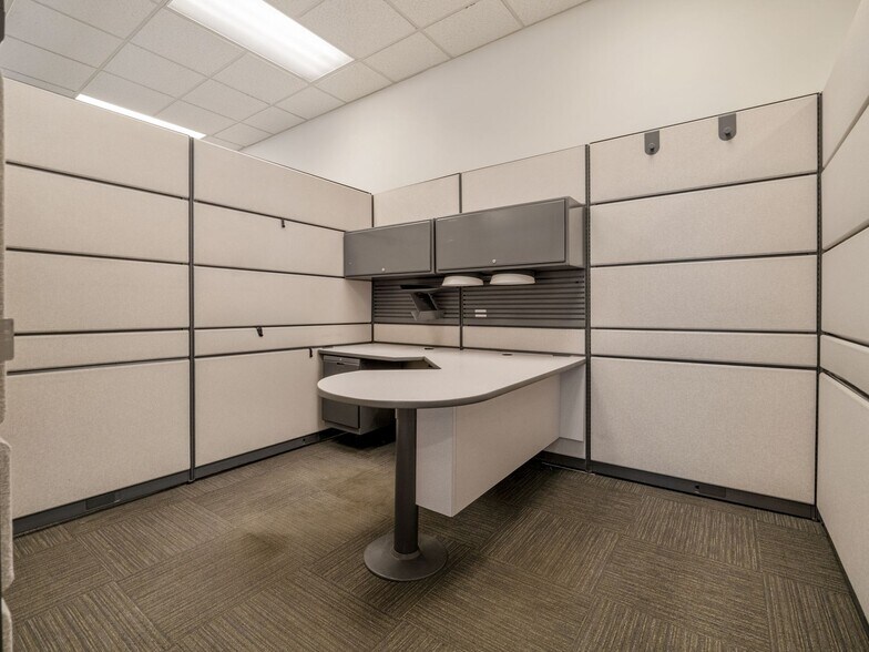 More Photos Of 4901 1 St W, Claresholm Office For Sale