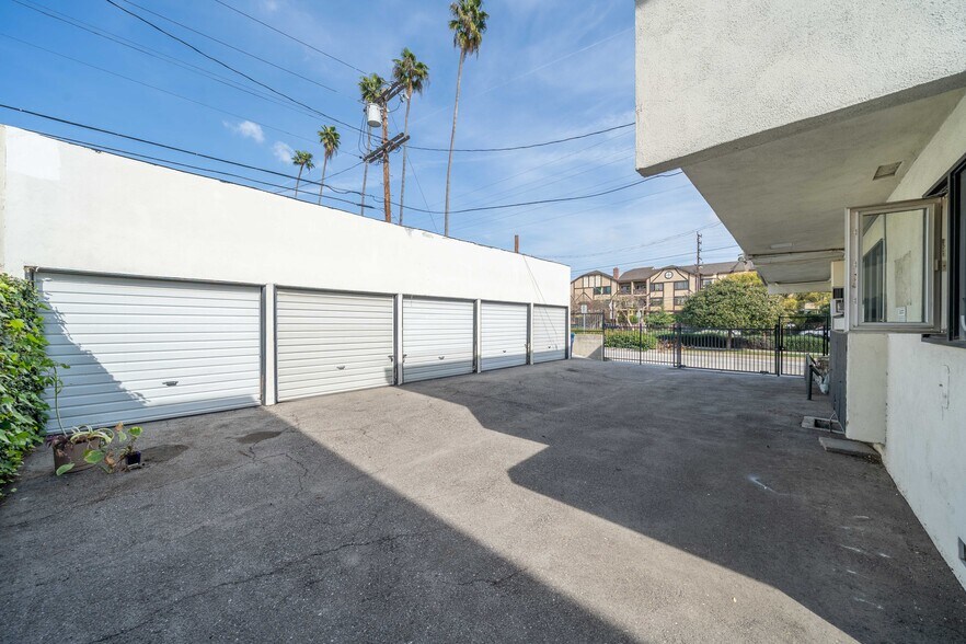 More Photos Of 11001 Hortense St, West Toluca Lake Apartments For Sale