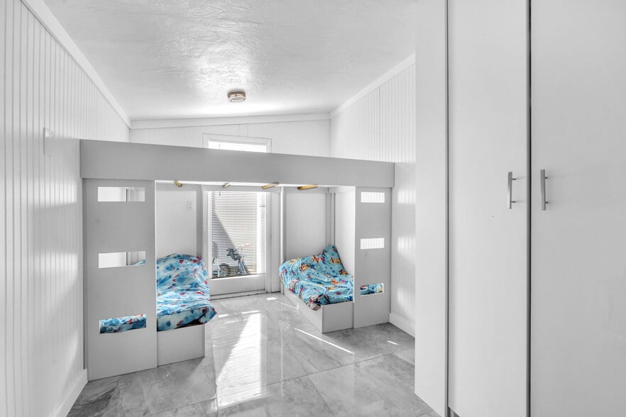 More Photos Of 7151 Taft St, Hollywood Office Residential For Sale