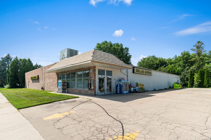 Primary Photo Of 331 E Center St, Juneau Storefront For Sale