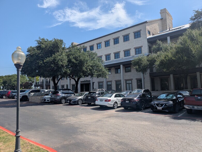 More Photos Of 1 Chisholm Trail Rd, Round Rock Unknown For Lease