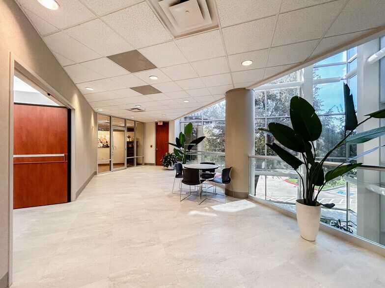 More Photos Of 417 Oakbend Dr, Lewisville Office For Lease