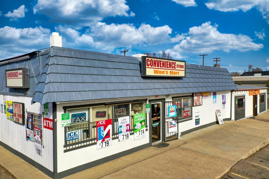 More Photos Of 105 Sheridan Blvd, Lakewood Convenience Store For Sale