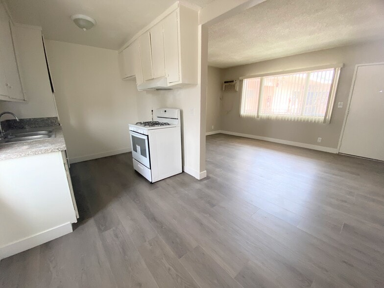 More Photos Of 14696 Rayen St, Panorama City Apartments For Sale