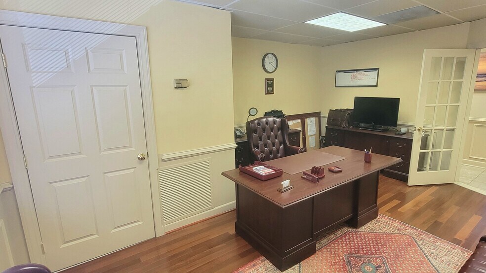 More Photos Of 12100-12128 Heritage Park Cir, Silver Spring Medical For Lease